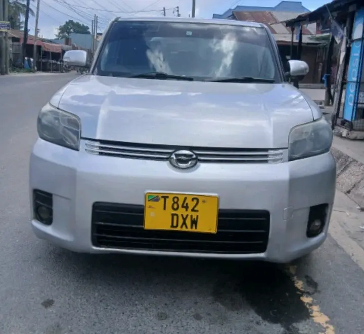Toyota Rumion - Silver