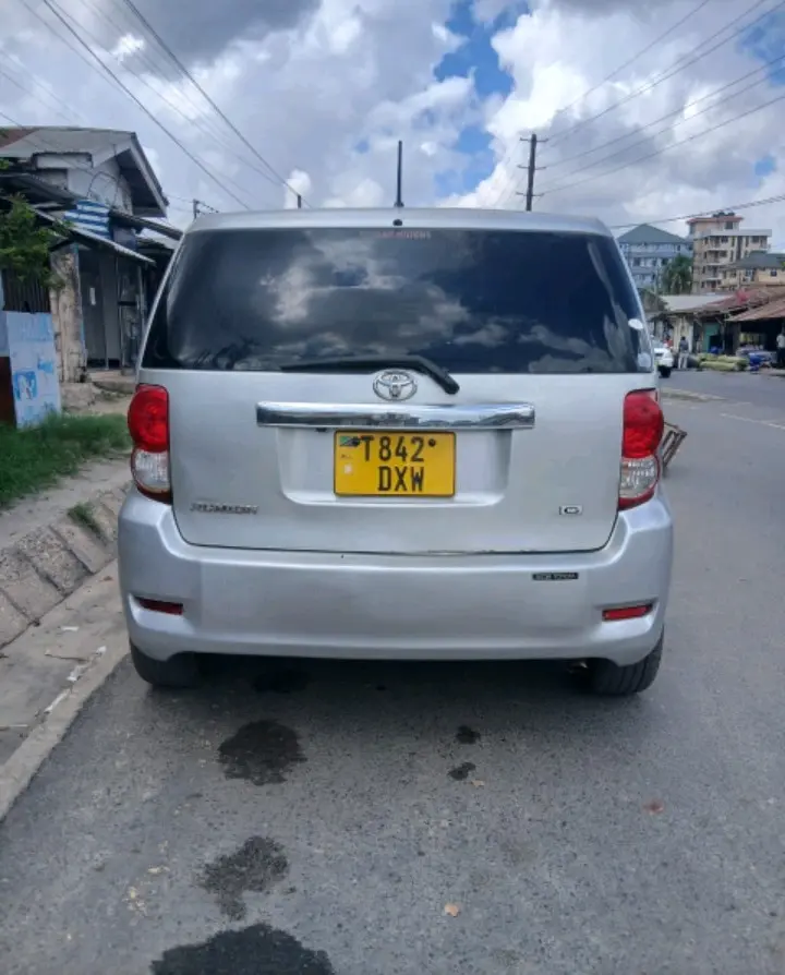 Toyota Rumion - Silver thumbnail 3