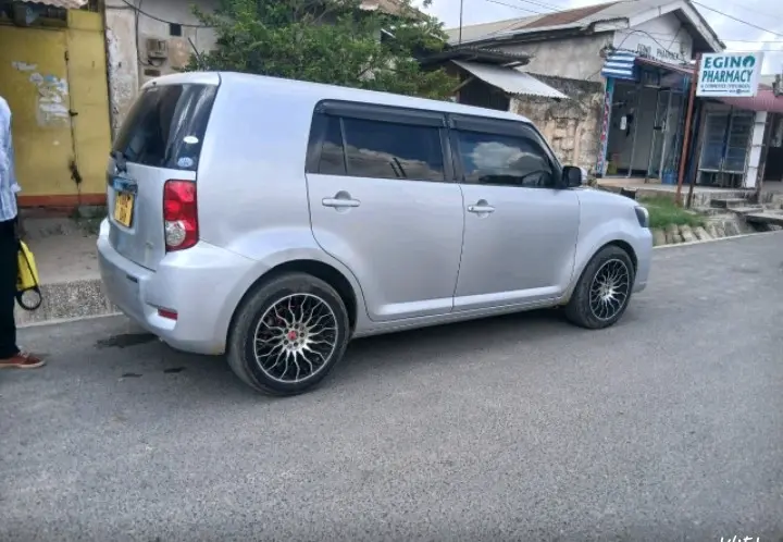 Toyota Rumion - Silver thumbnail 7