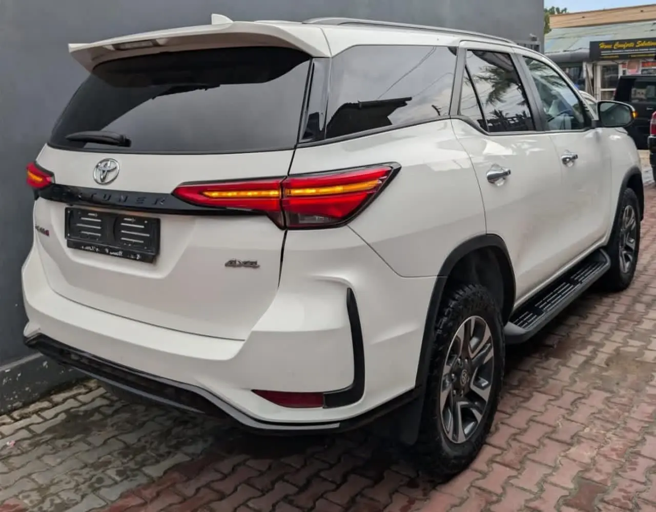 Toyota Fortuner 2.4L 2024 thumbnail 3