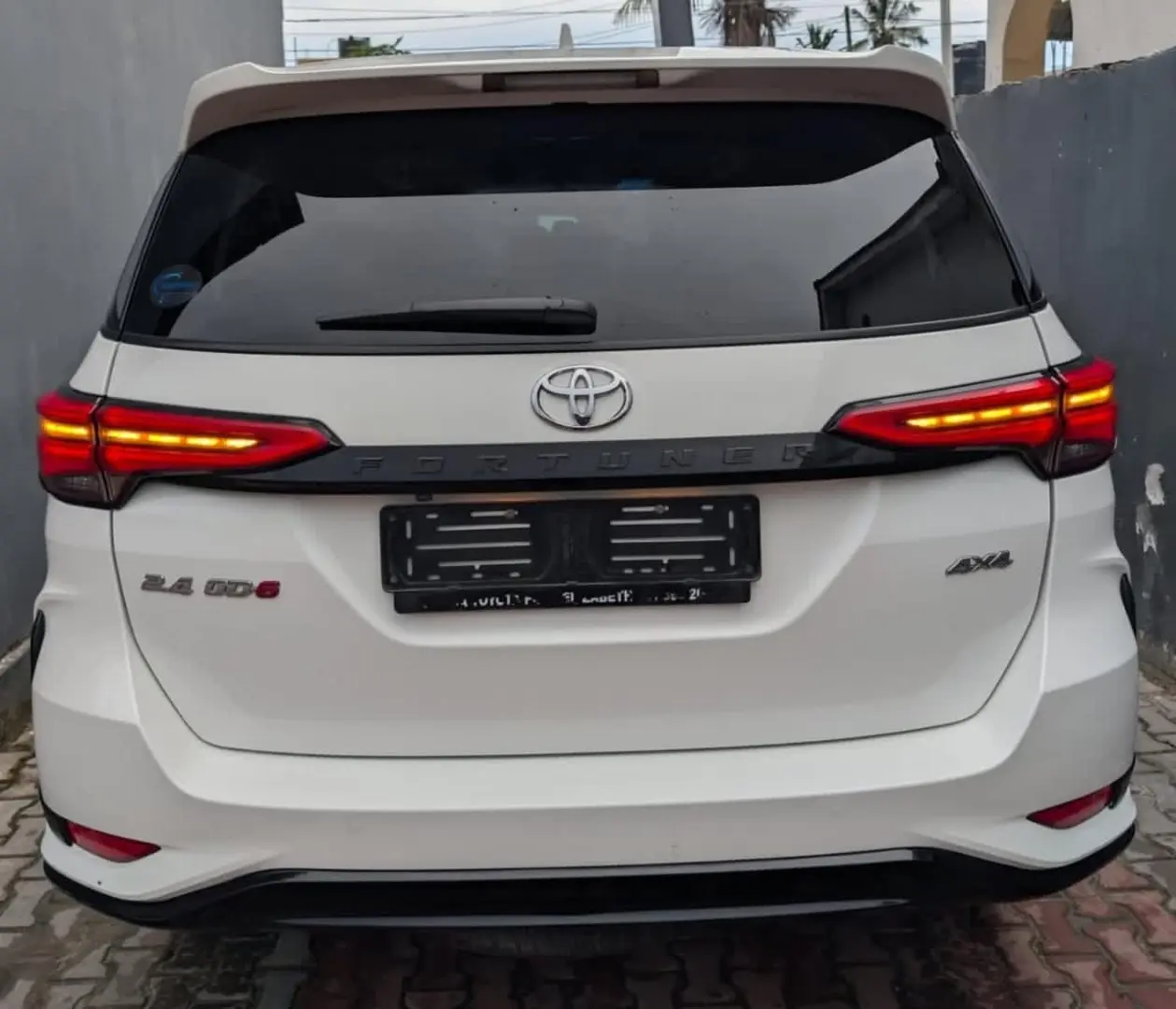 Toyota Fortuner 2.4L 2024 thumbnail 4