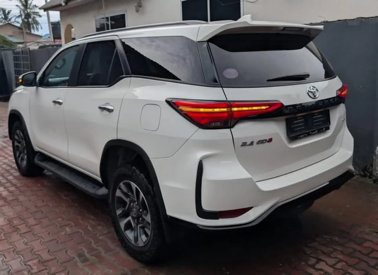 Toyota Fortuner 2.4L 2024 thumbnail 6