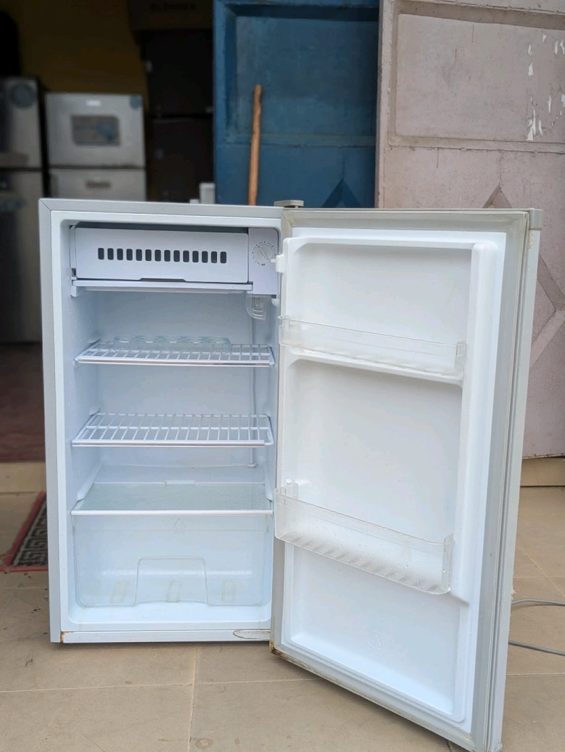 PMAX Single Door Mini Fridge 90L thumbnail 2