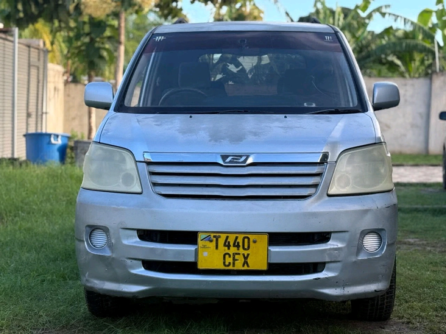 Toyota Noah Minivan New Shape 1990 CC thumbnail 2