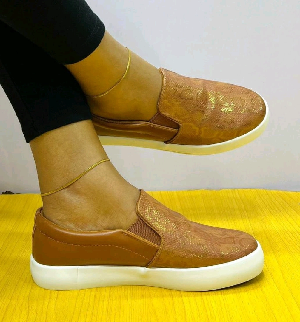 Brown/Tan Slip-On Shoes (Viatu vya Kuteleza)