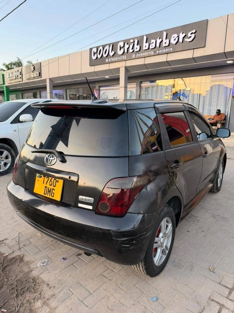 Black Toyota Ist 2006 (1320cc)