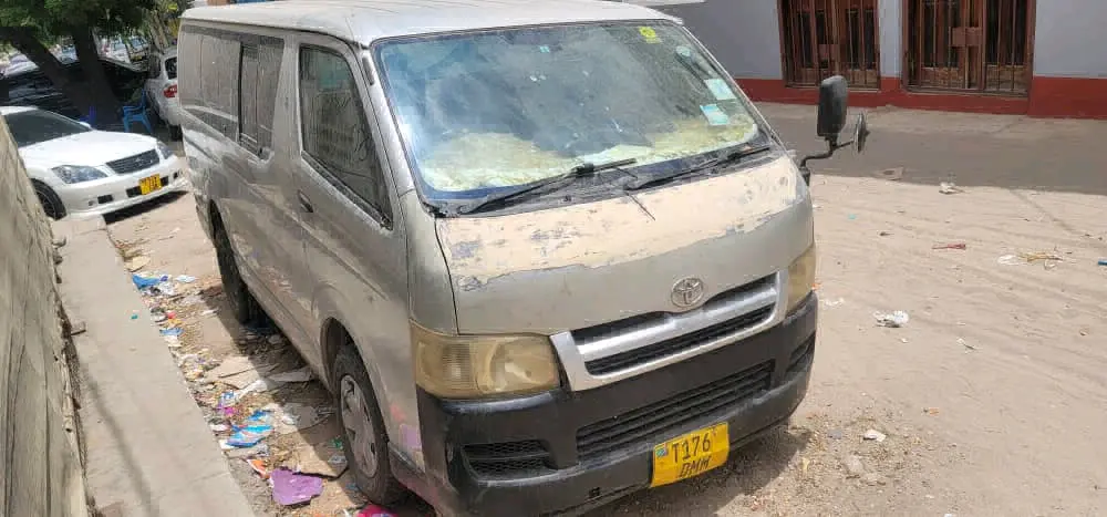 Toyota Hiace Van kwa Mauzo/Pande