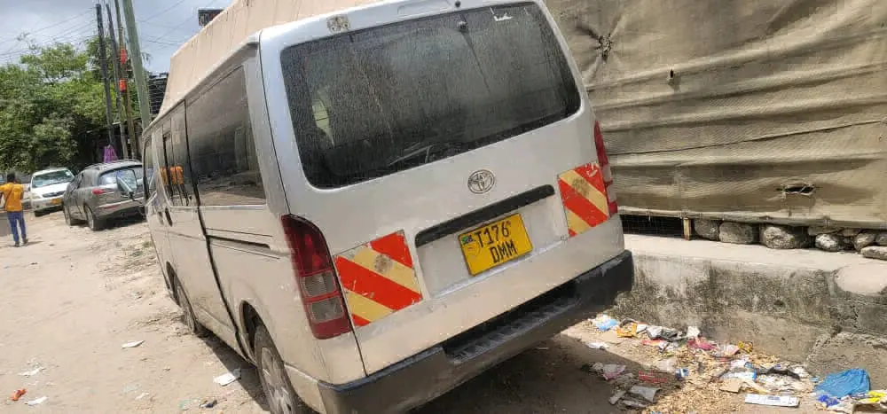 Toyota Hiace Van kwa Mauzo/Pande thumbnail 2