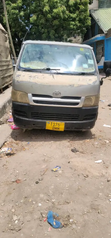 Toyota Hiace Van kwa Mauzo/Pande thumbnail 3