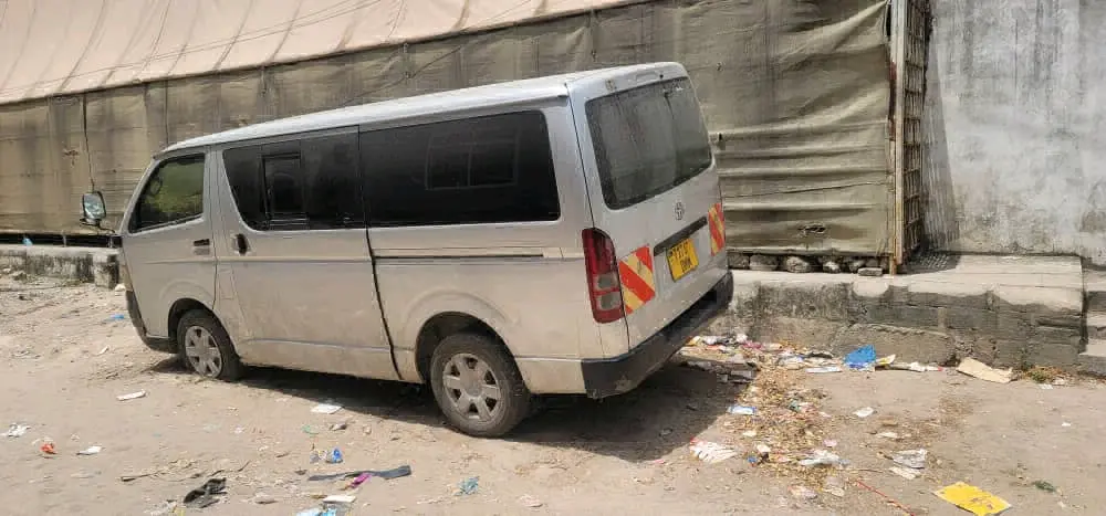 Toyota Hiace Van kwa Mauzo/Pande thumbnail 4