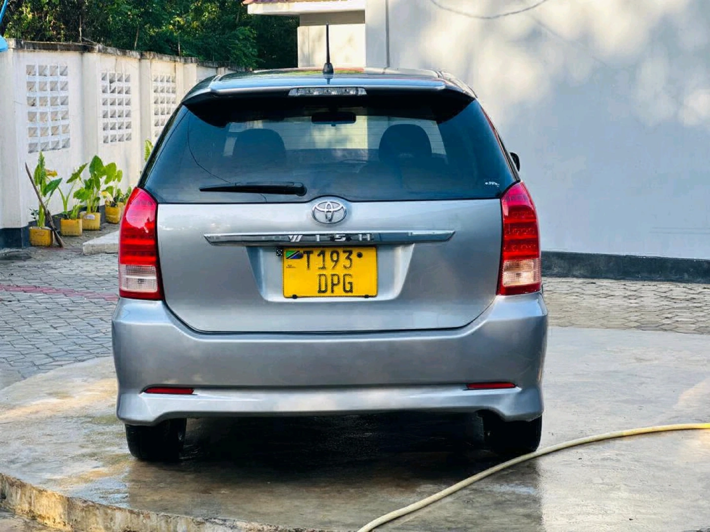 Used Silver Toyota Wish Minivan 1790cc thumbnail 3