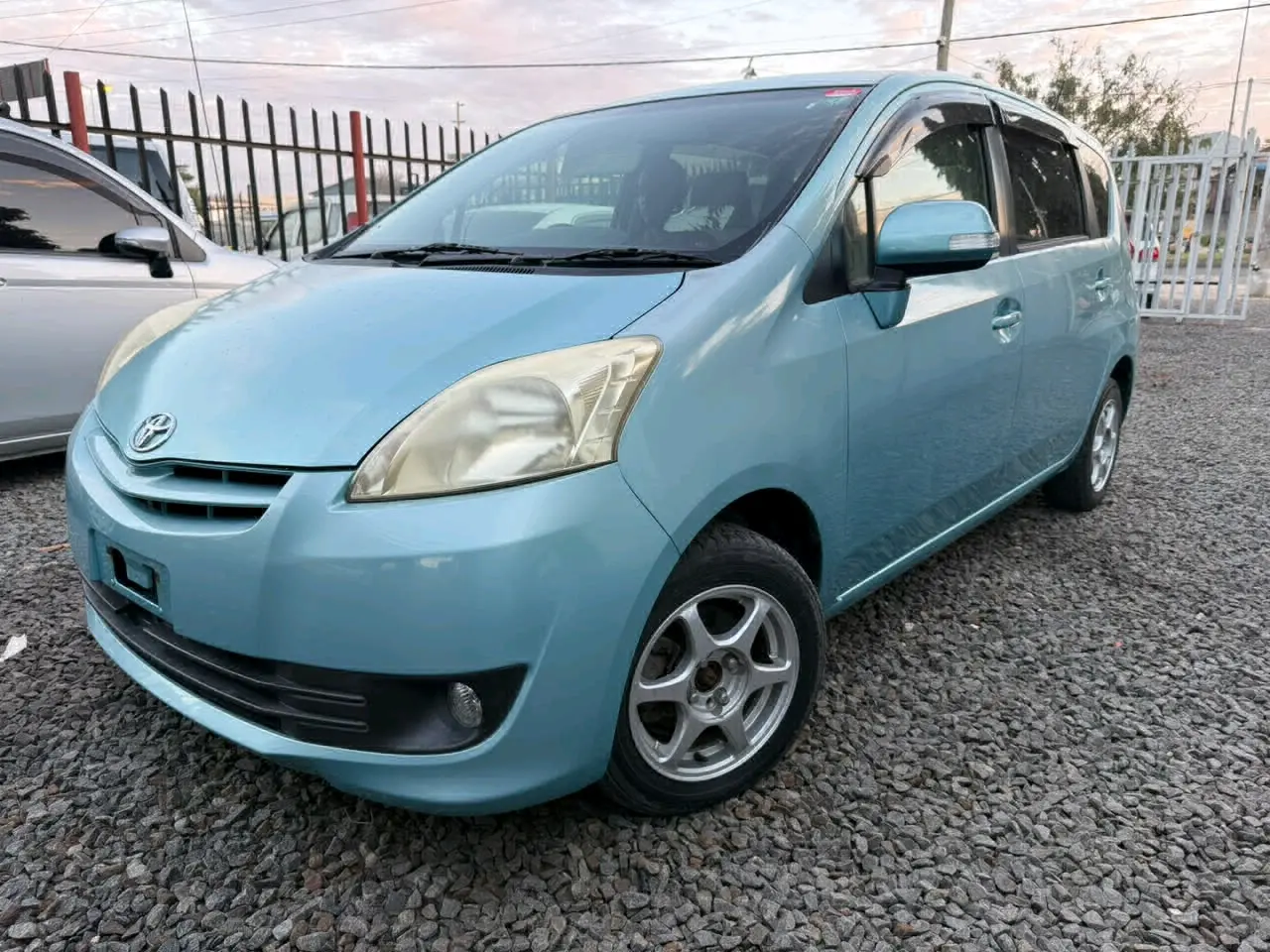 Toyota Passo Sette 2008 thumbnail 2