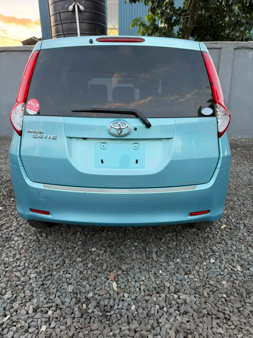 Toyota Passo Sette 2008 thumbnail 3