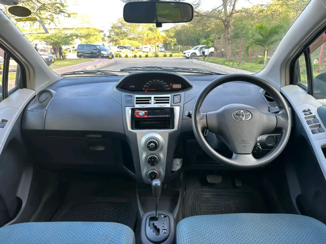 Toyota Vitz 2009 Nyeusi (Black) thumbnail 9