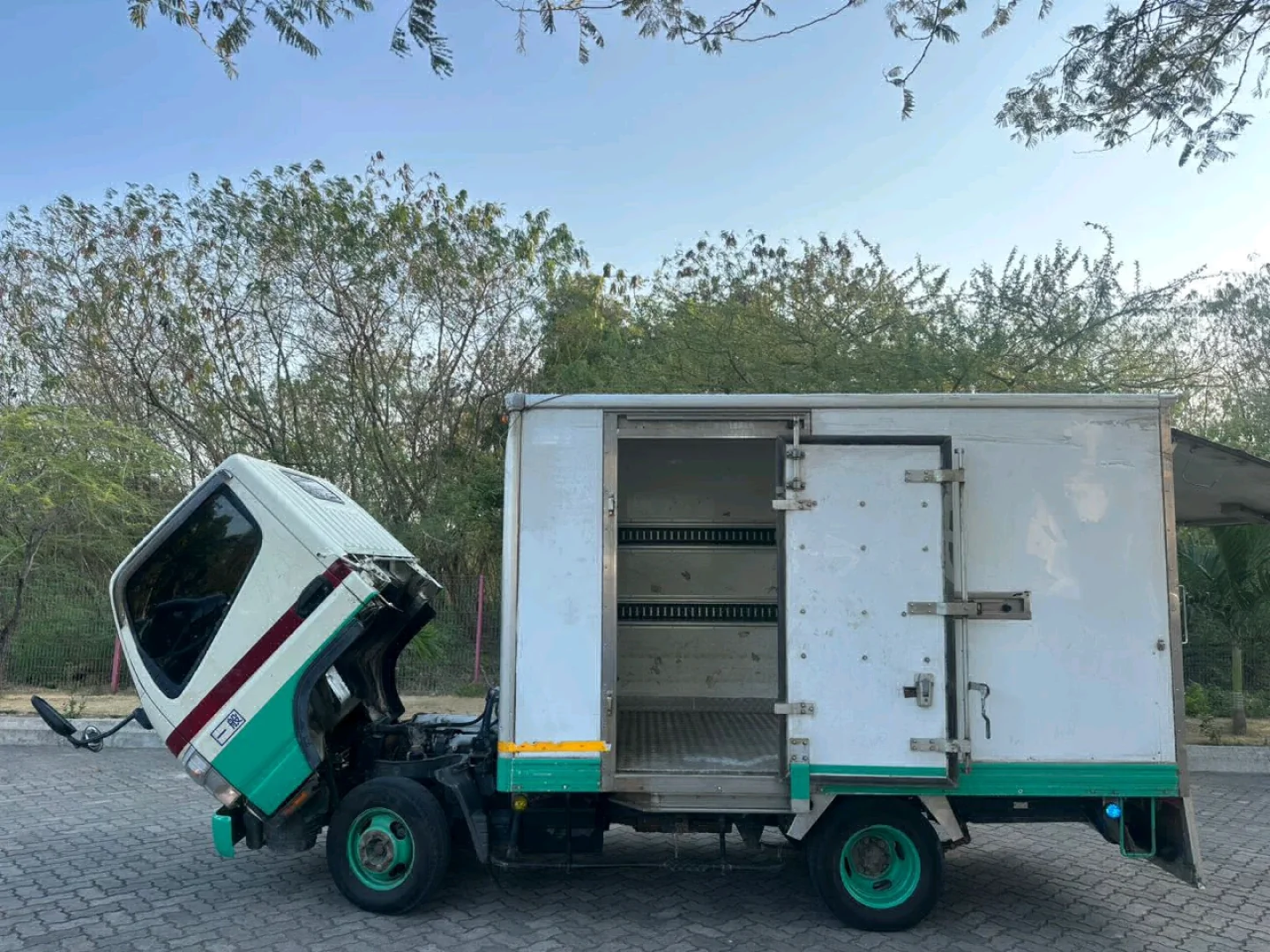 Mitsubishi Canter Box Truck 2006 Reg ECX thumbnail 5