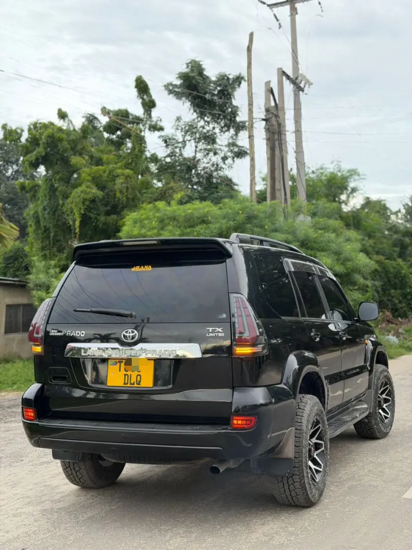 Toyota Land Cruiser Prado TX Limited thumbnail 2
