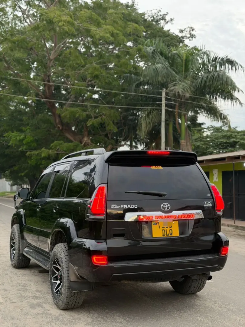 Toyota Land Cruiser Prado TX Limited thumbnail 3