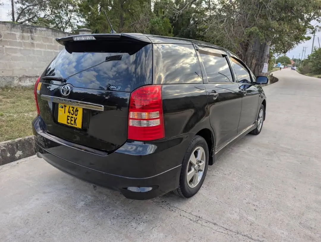 Toyota Wish 2005 (EEK) thumbnail 2