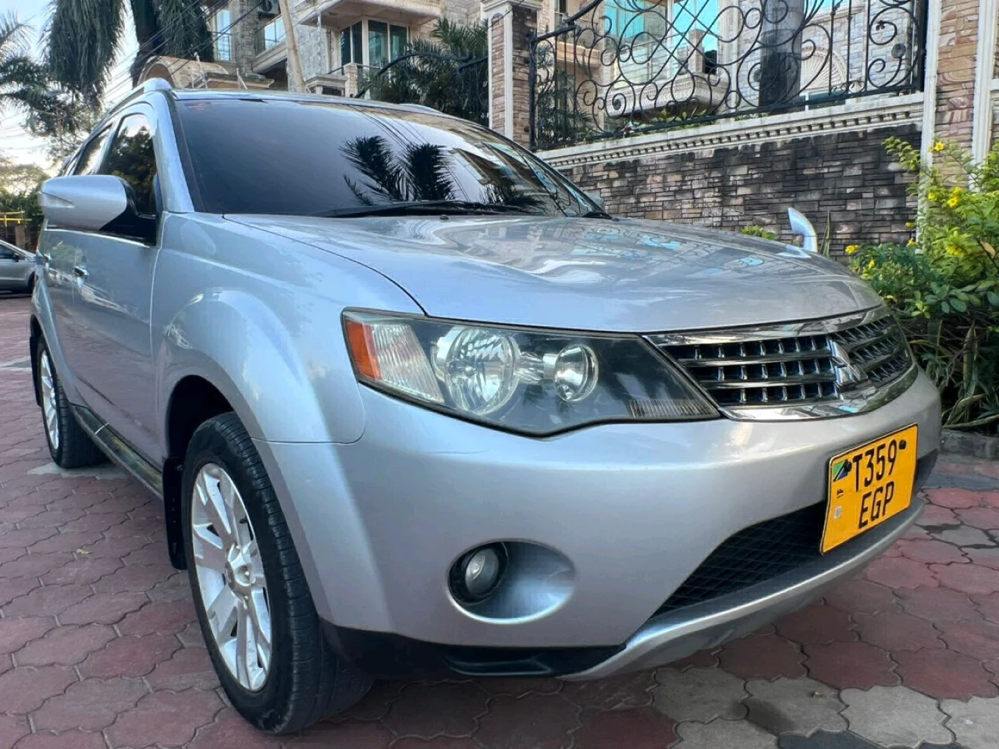 Mitsubishi Outlander SUV 2007 Silver thumbnail 3