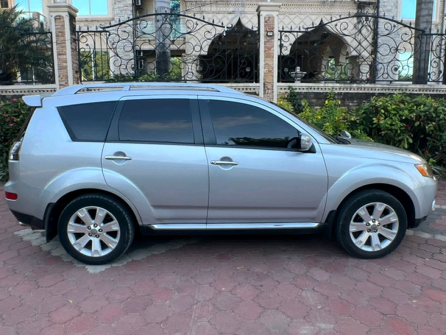 Mitsubishi Outlander SUV 2007 Silver thumbnail 4