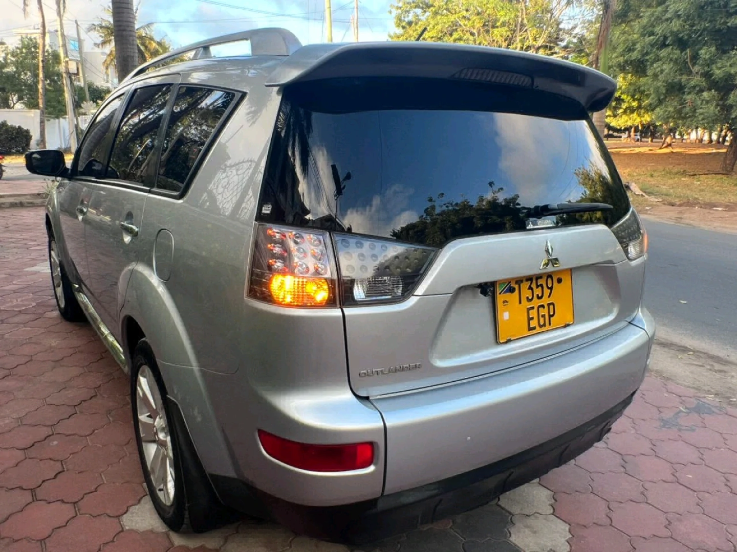 Mitsubishi Outlander SUV 2007 Silver thumbnail 5