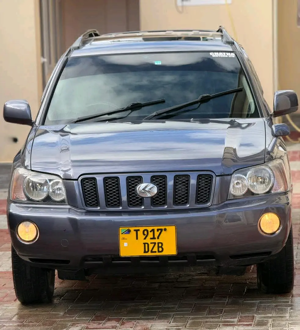 Toyota Kluger SUV with Sunroof and AC