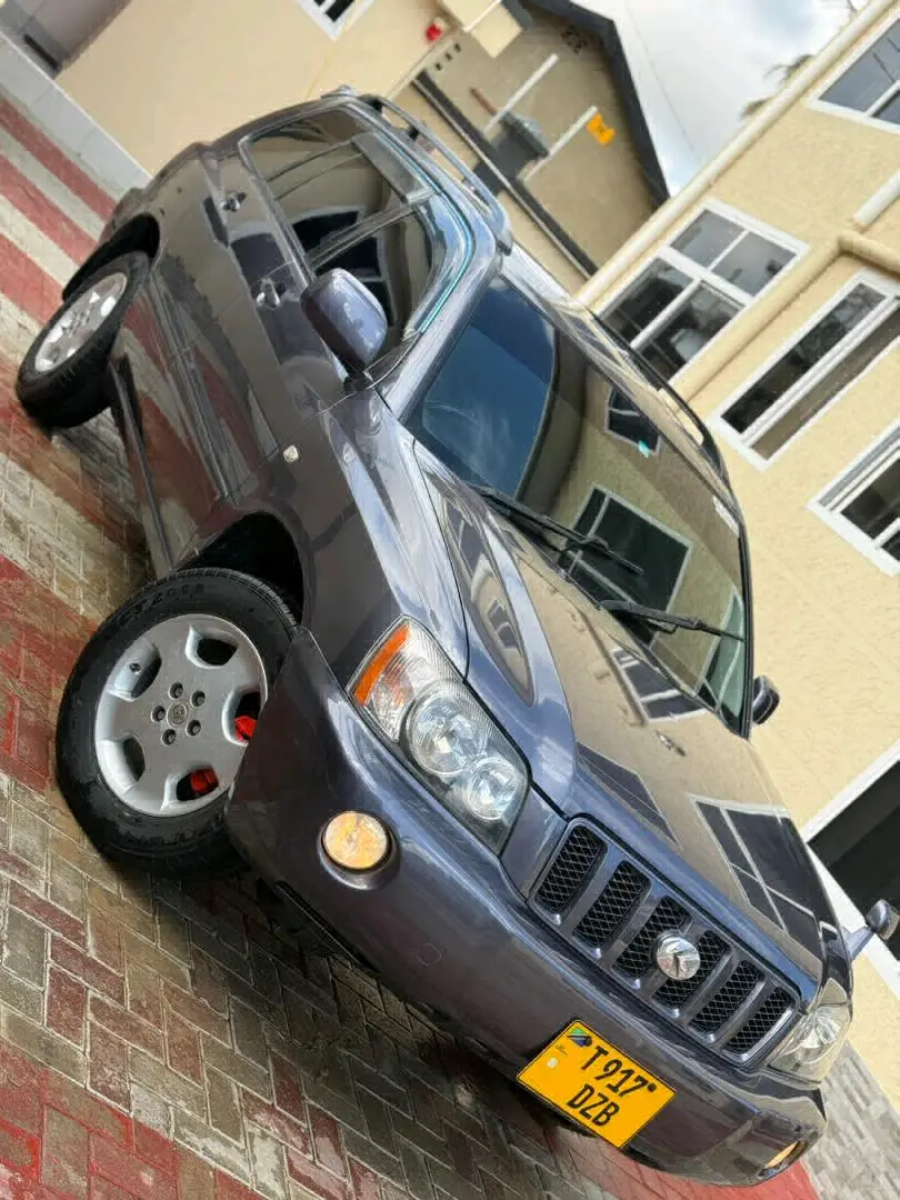 Toyota Kluger SUV with Sunroof and AC thumbnail 5