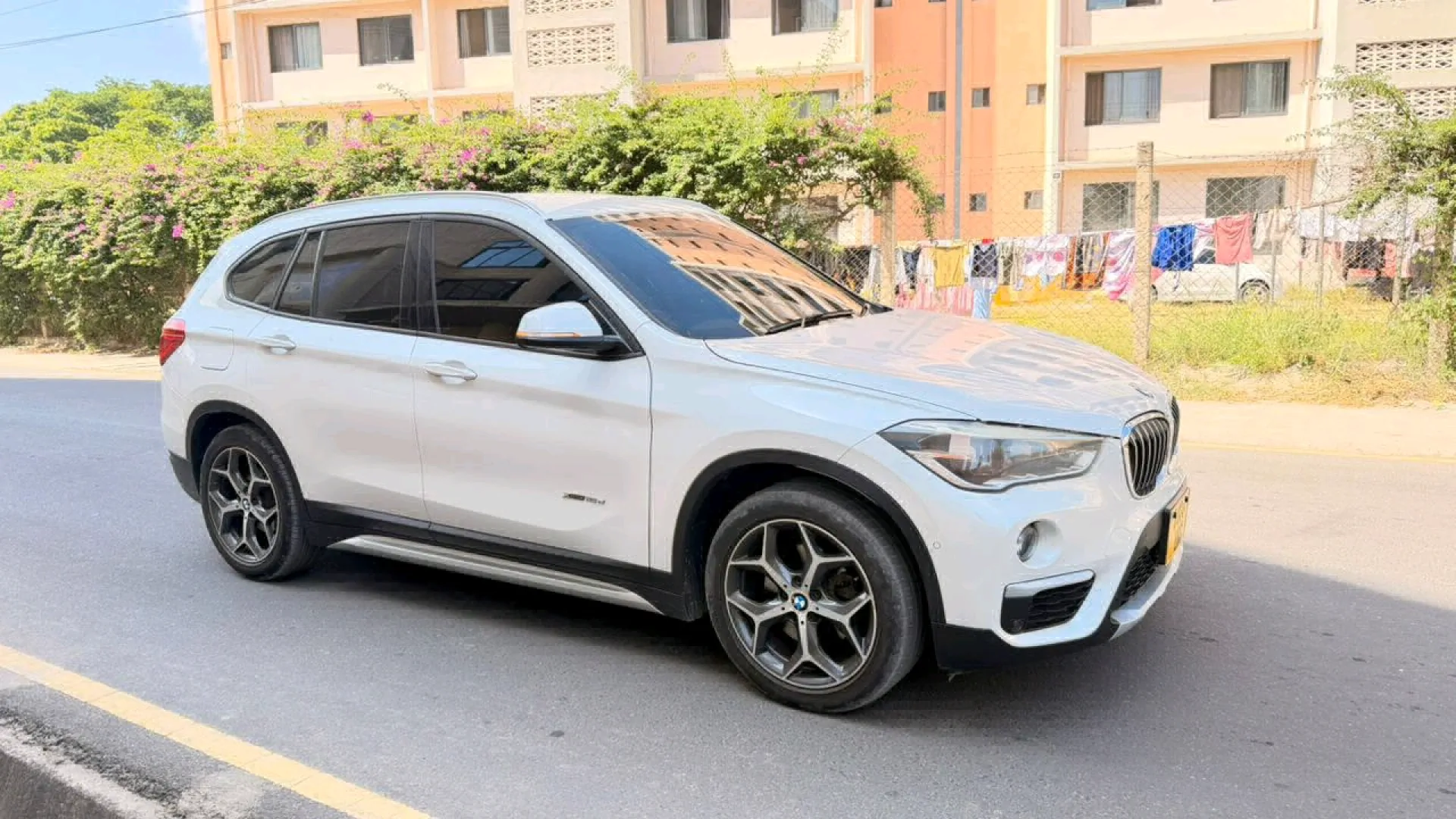 BMW X1 2017 Diesel Full Option SUV thumbnail 2