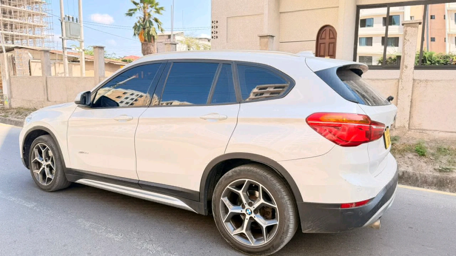 BMW X1 2017 Diesel Full Option SUV thumbnail 4