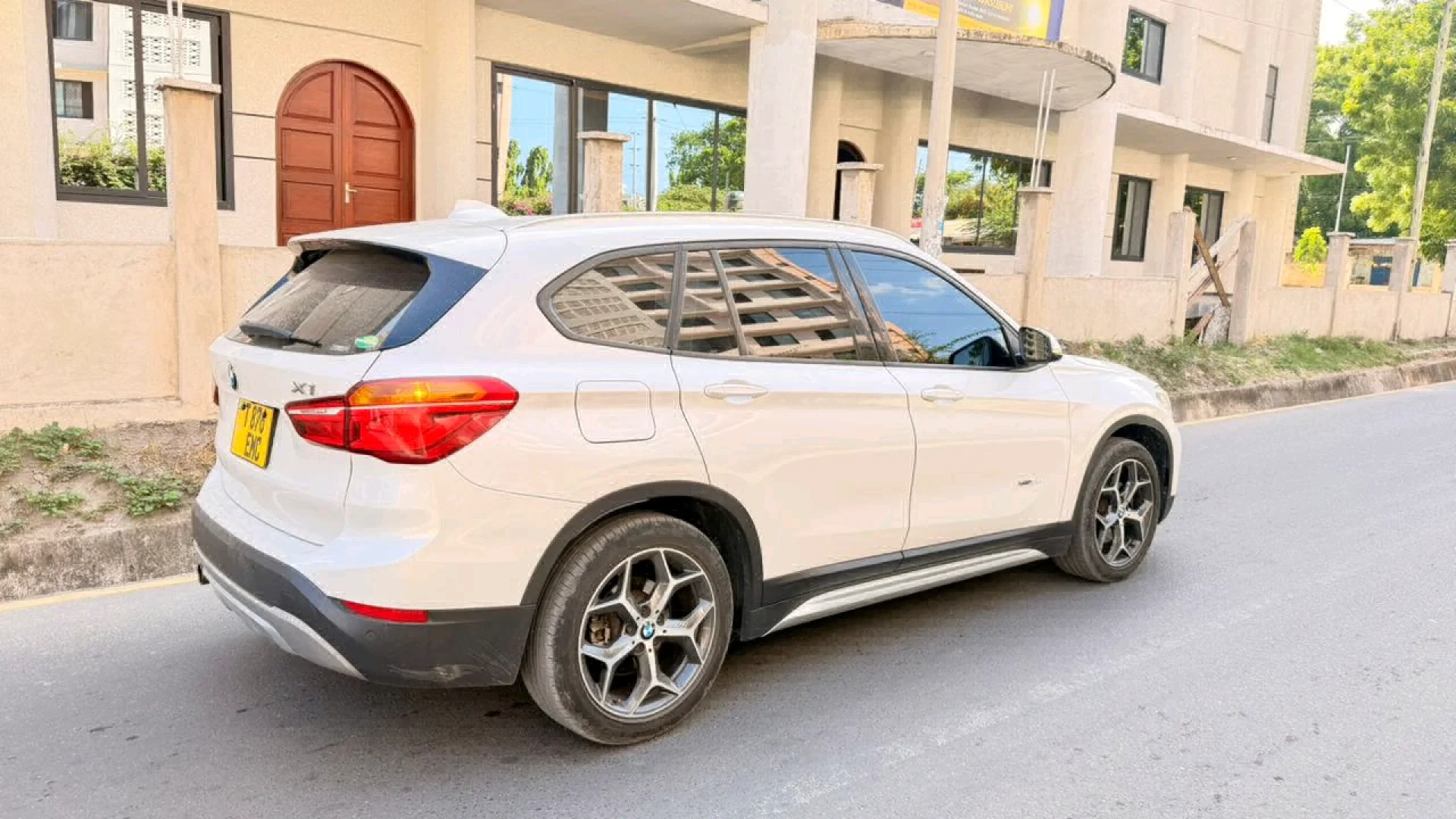 BMW X1 2017 Diesel Full Option SUV thumbnail 5