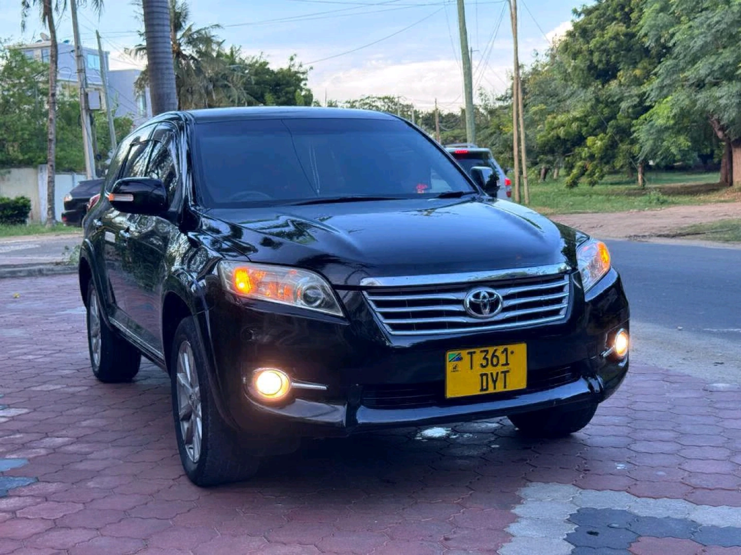 Black Toyota Vanguard 2011 SUV