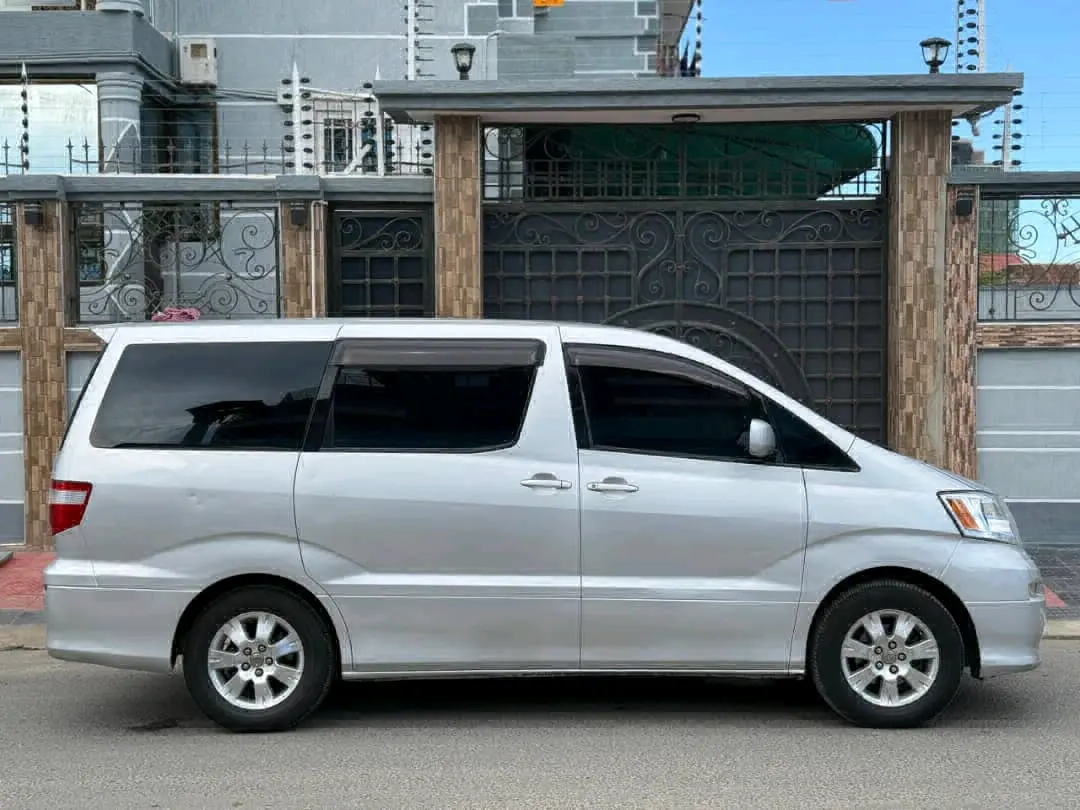 Toyota Alphard 2004 Silver Minivan for Sale thumbnail 3