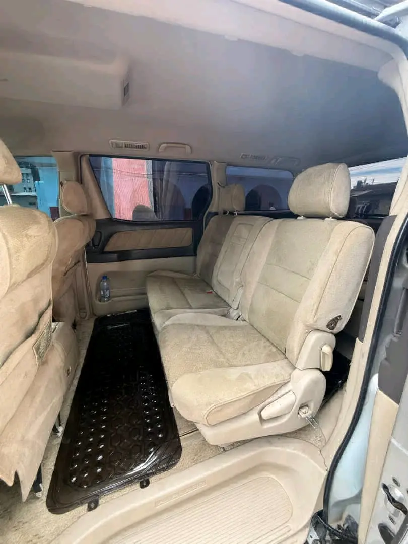 Toyota Alphard 2004 Silver Minivan for Sale thumbnail 6