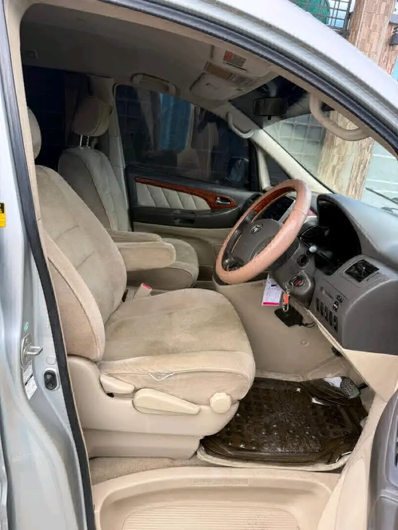 Toyota Alphard 2004 Silver Minivan for Sale thumbnail 7