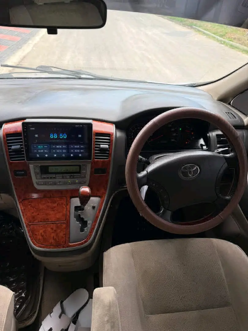 Toyota Alphard 2004 Silver Minivan for Sale thumbnail 8