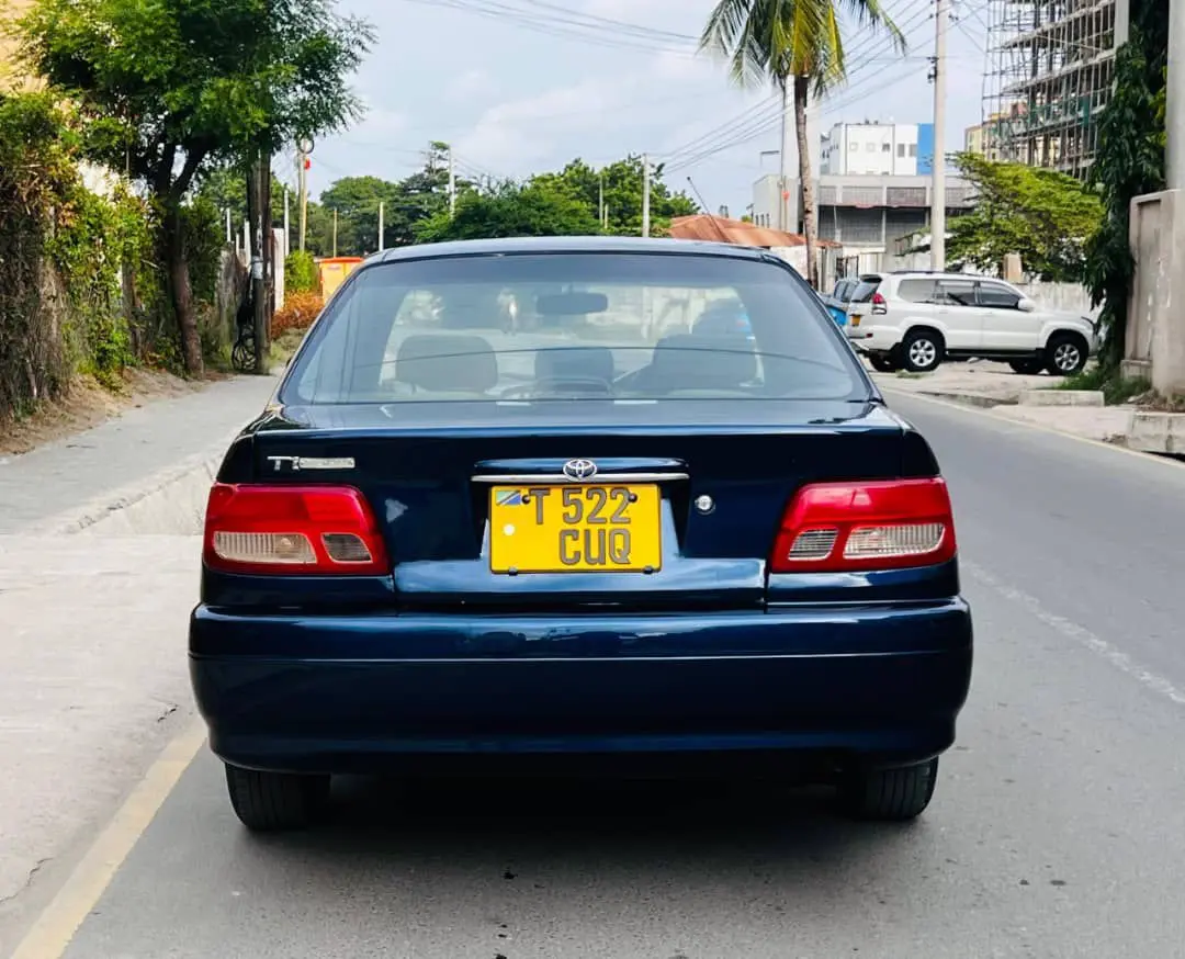 Toyota Carina Sedan thumbnail 2