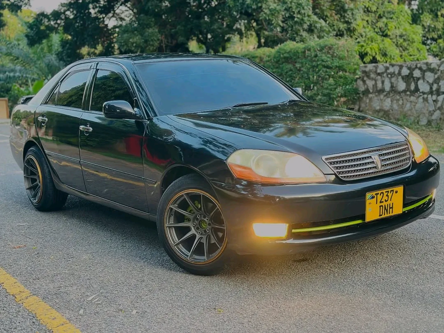 Toyota Mark II Grand Sedan thumbnail 2