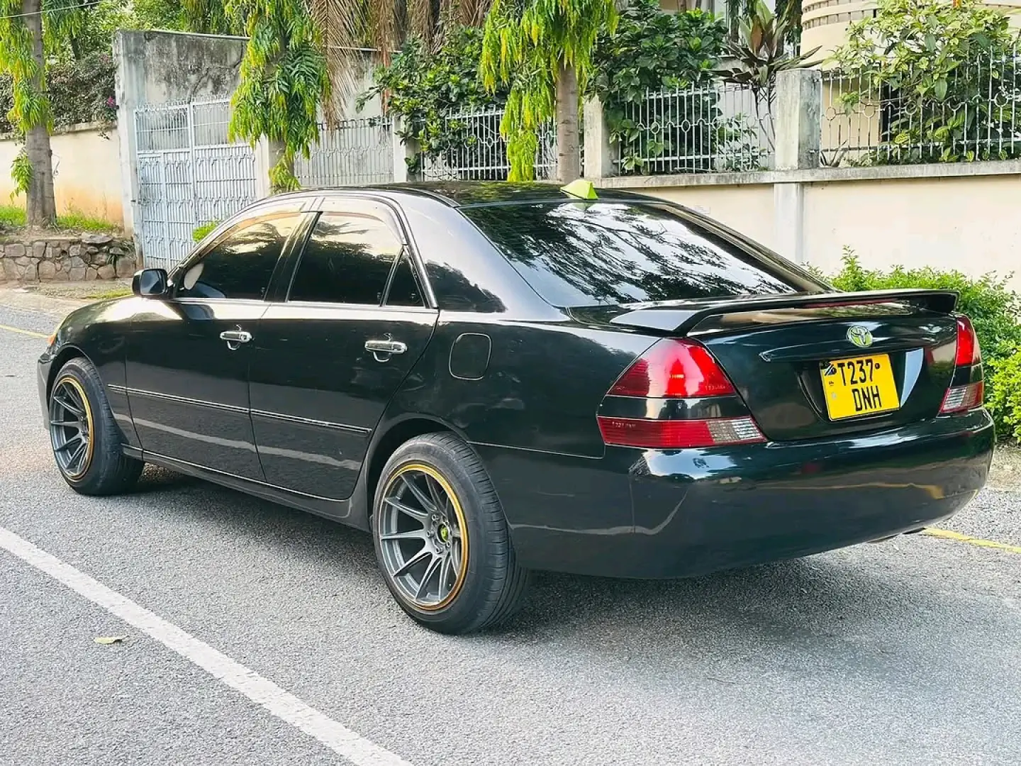 Toyota Mark II Grand Sedan thumbnail 4