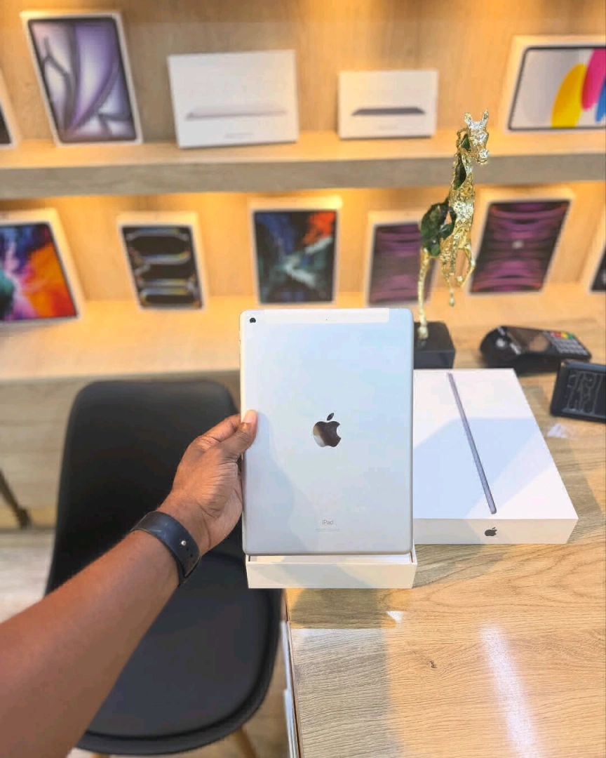 Apple iPad 7th Gen 10.2-inch 128GB (SIM/WiFi)