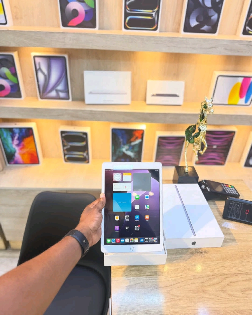 Apple iPad 7th Gen 10.2-inch 128GB (SIM/WiFi) thumbnail 2
