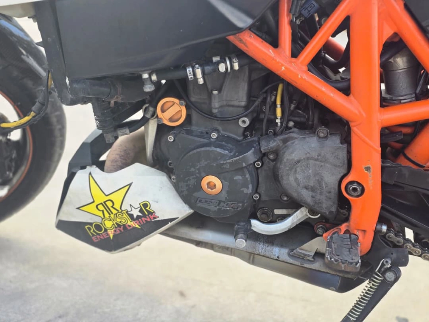 KTM Duke R 690 Motorcycle thumbnail 4