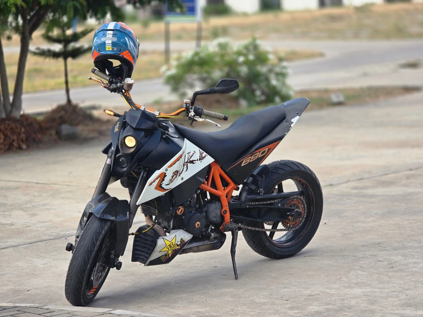 KTM Duke R 690 Motorcycle thumbnail 6