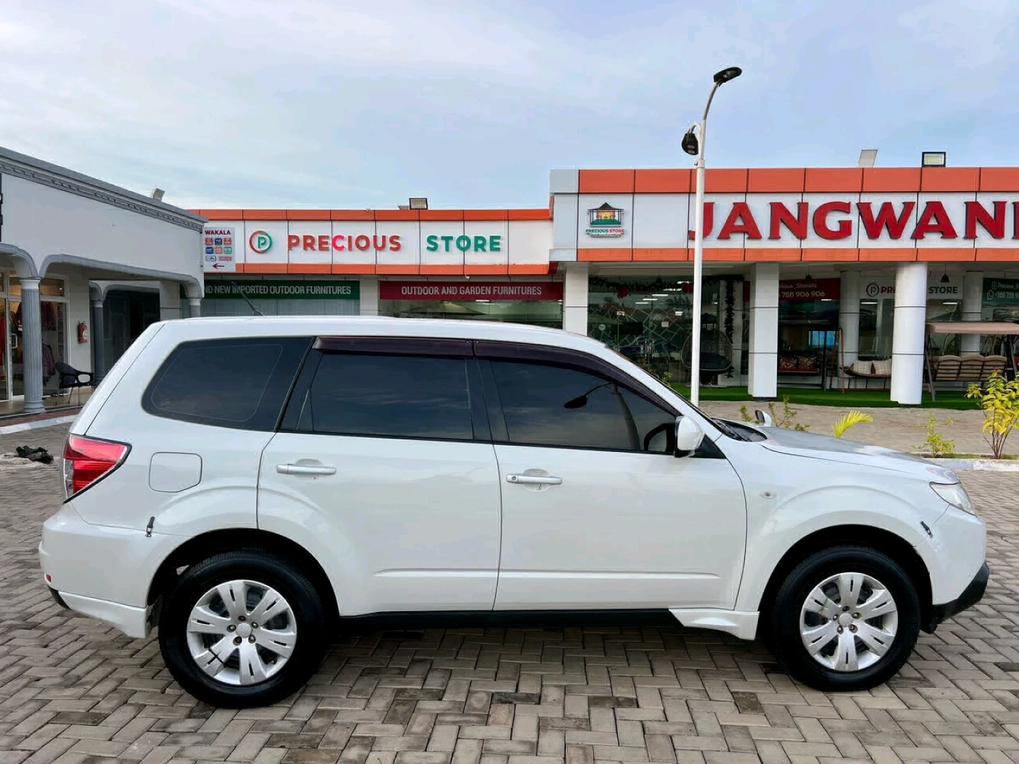Subaru Forester 2011 SUV thumbnail 3