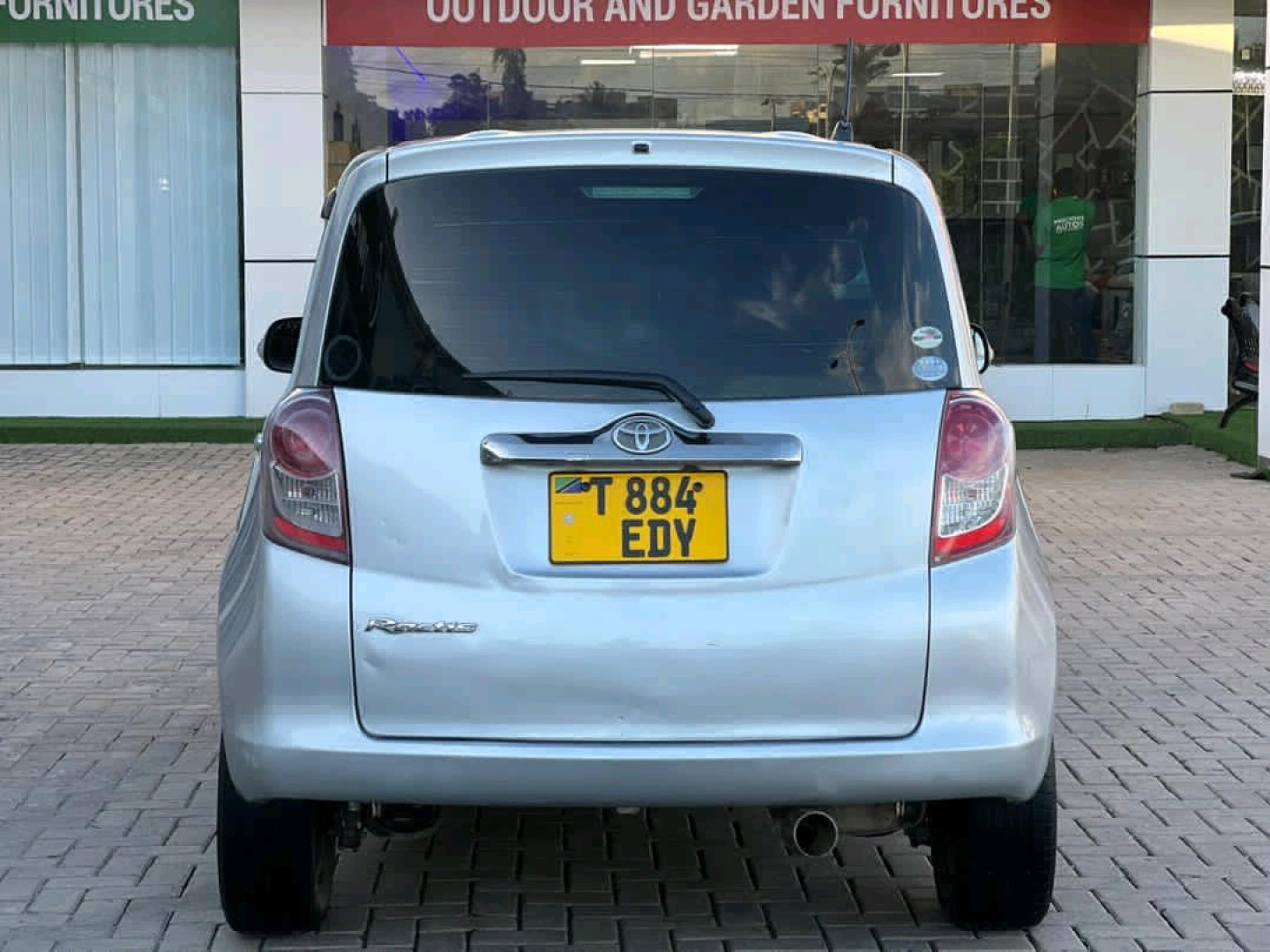 Toyota Ractis Edy 2004 Minivan for Sale thumbnail 2