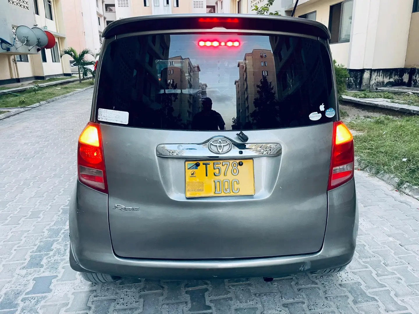 Toyota Ractis 2006 Grey thumbnail 3