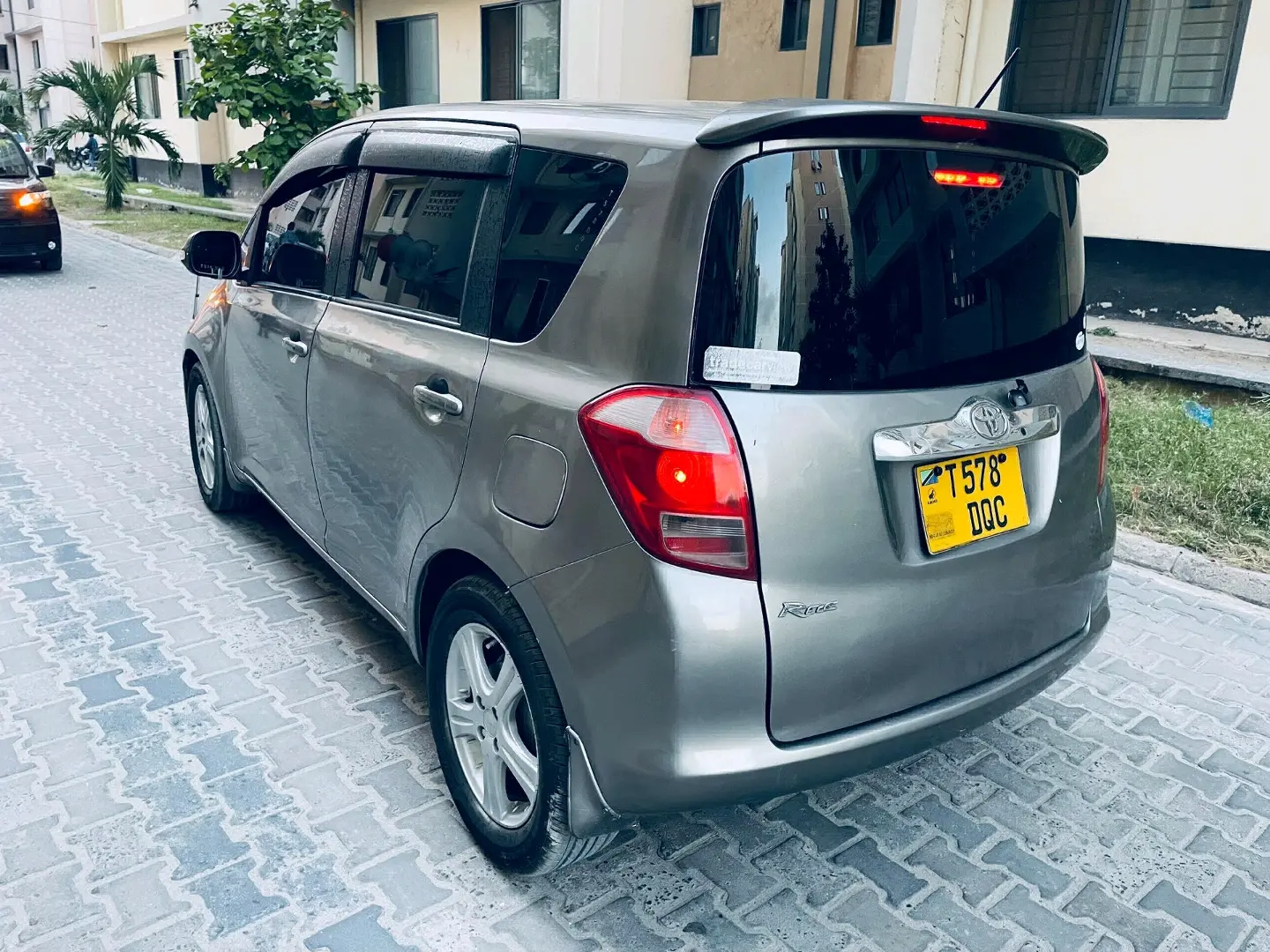 Toyota Ractis 2006 Grey thumbnail 4