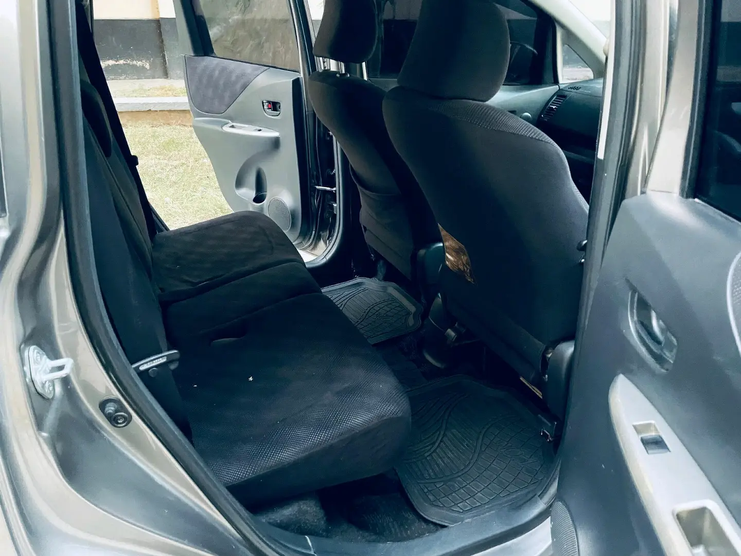 Toyota Ractis 2006 Grey thumbnail 5