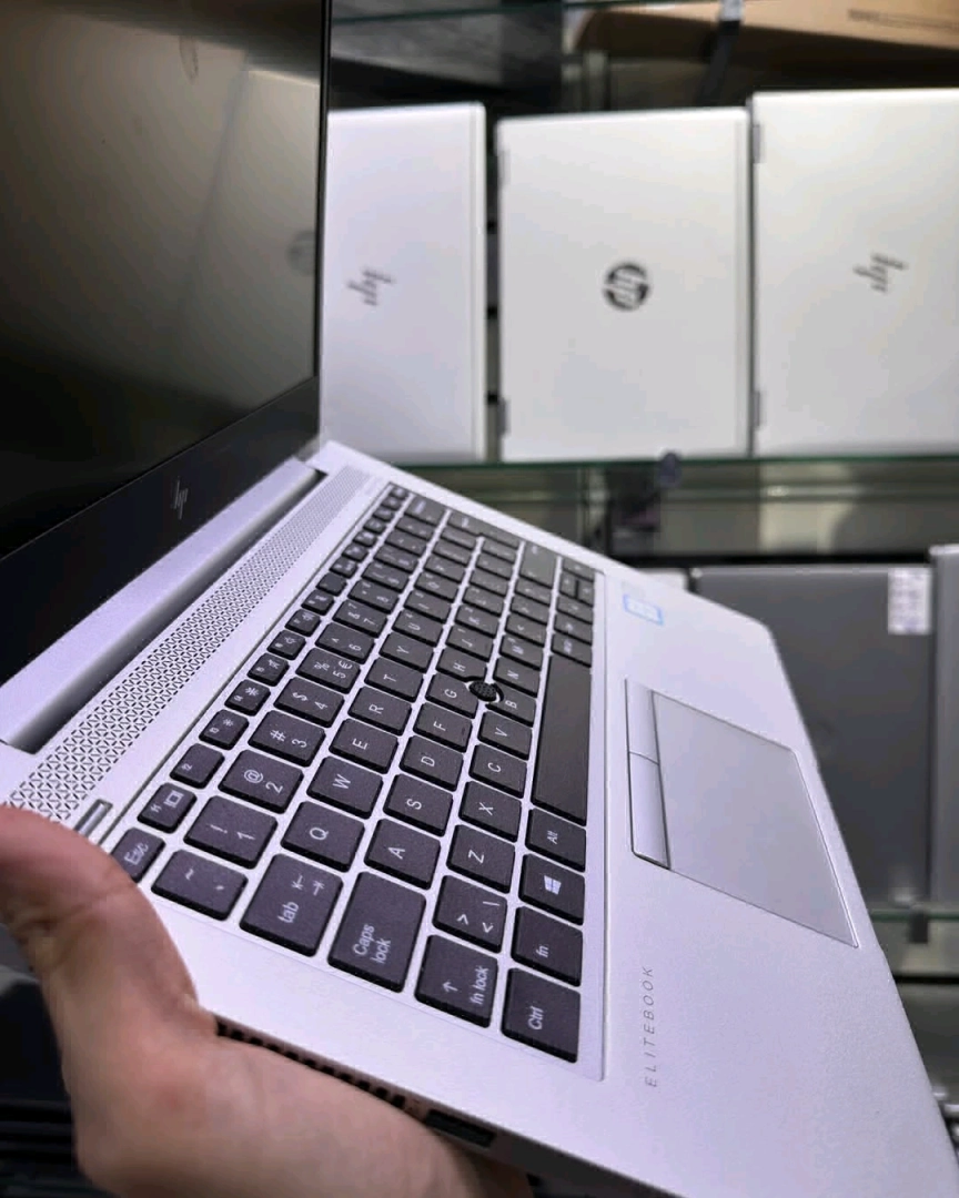 HP EliteBook 830 G5 Core i5 8GB RAM 256GB SSD thumbnail 2