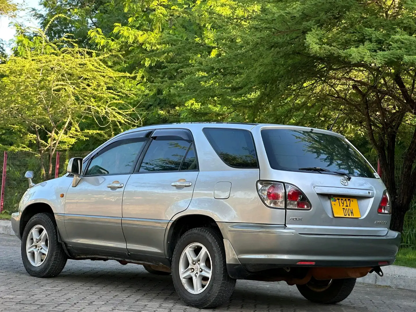 Toyota Harrier 2005 Silver SUV thumbnail 4