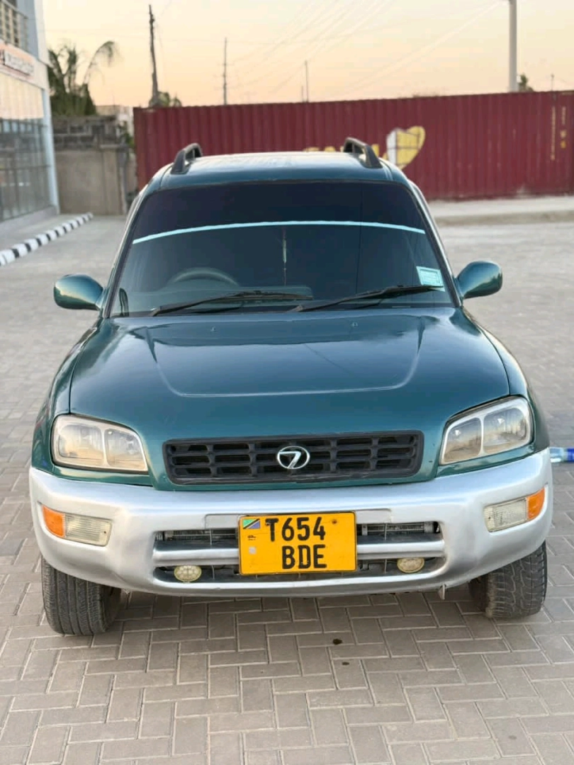 Toyota RAV4 SUV Old Model (Green)